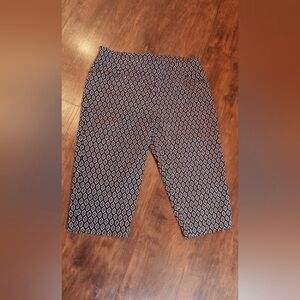 Chic Black and White Patterned Capri Pants